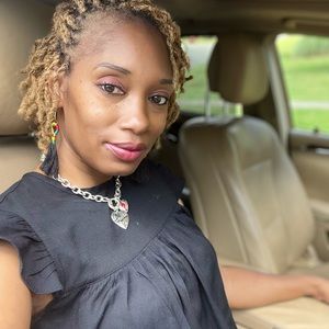 Meet your Posher, Anitra